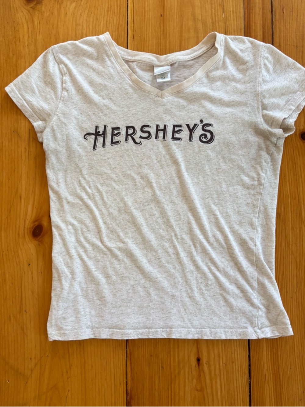 J. America Hershey’s Women’s V-Neck T-Shirt Medium Light Gray Graphic Tee